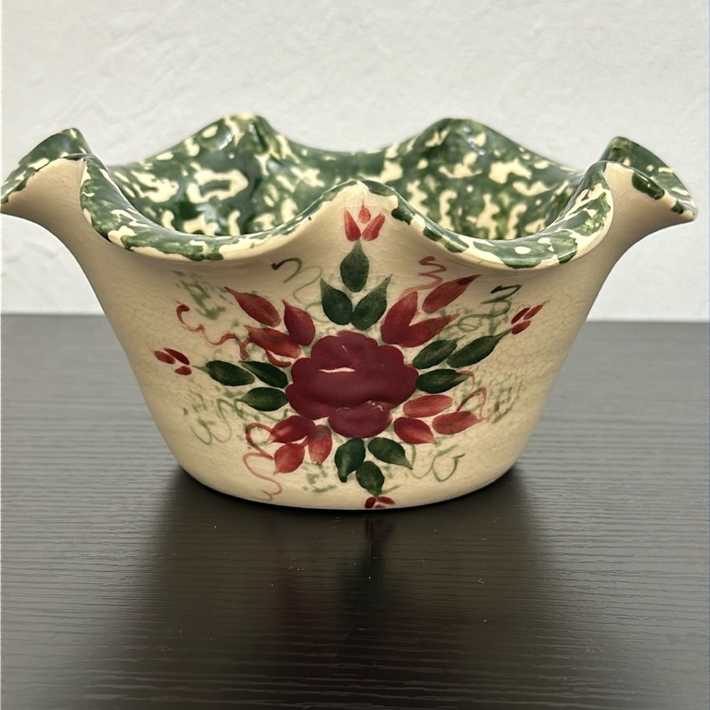 East Texas Pottery Sponge Ware Stoneware Green & Beige Scalloped Bowl